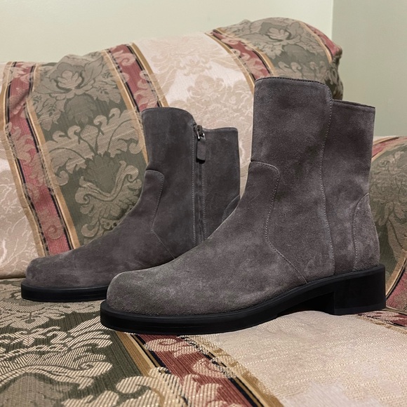 Stuart Weitzman 5050 Bold Zip Bootie. Size 6B Women 
N21-05 - Picture 3 of 8